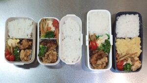 家族4人分のから揚げ弁当