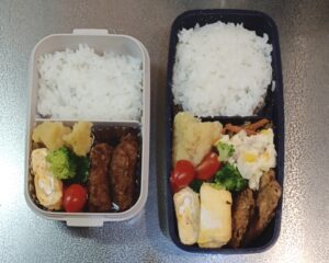 50代のお父さんが作るさばの竜田揚げ弁当と牛肉コロッケ弁当