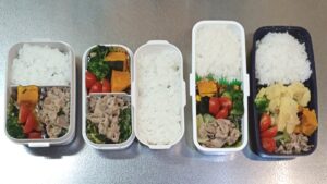 50代お父さん弁当、牛肉とレタスのポン酢炒め4人分