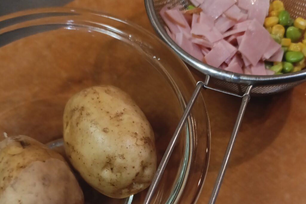 お弁当のおかず調理中