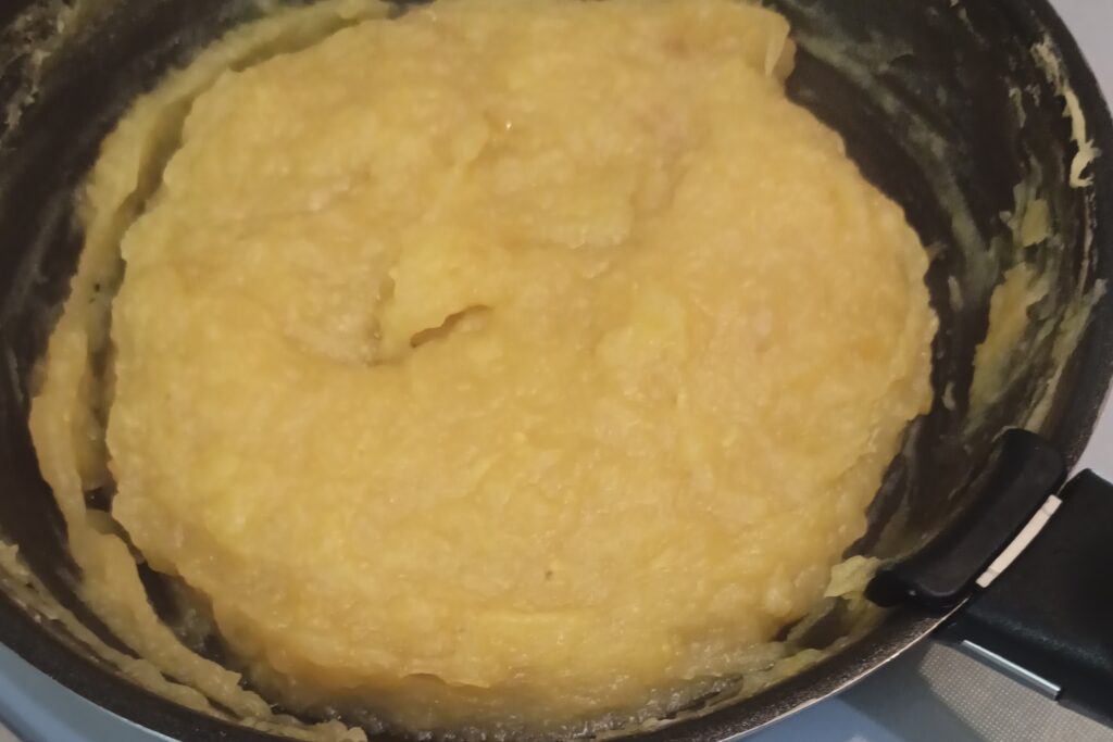 お弁当のおかず調理中