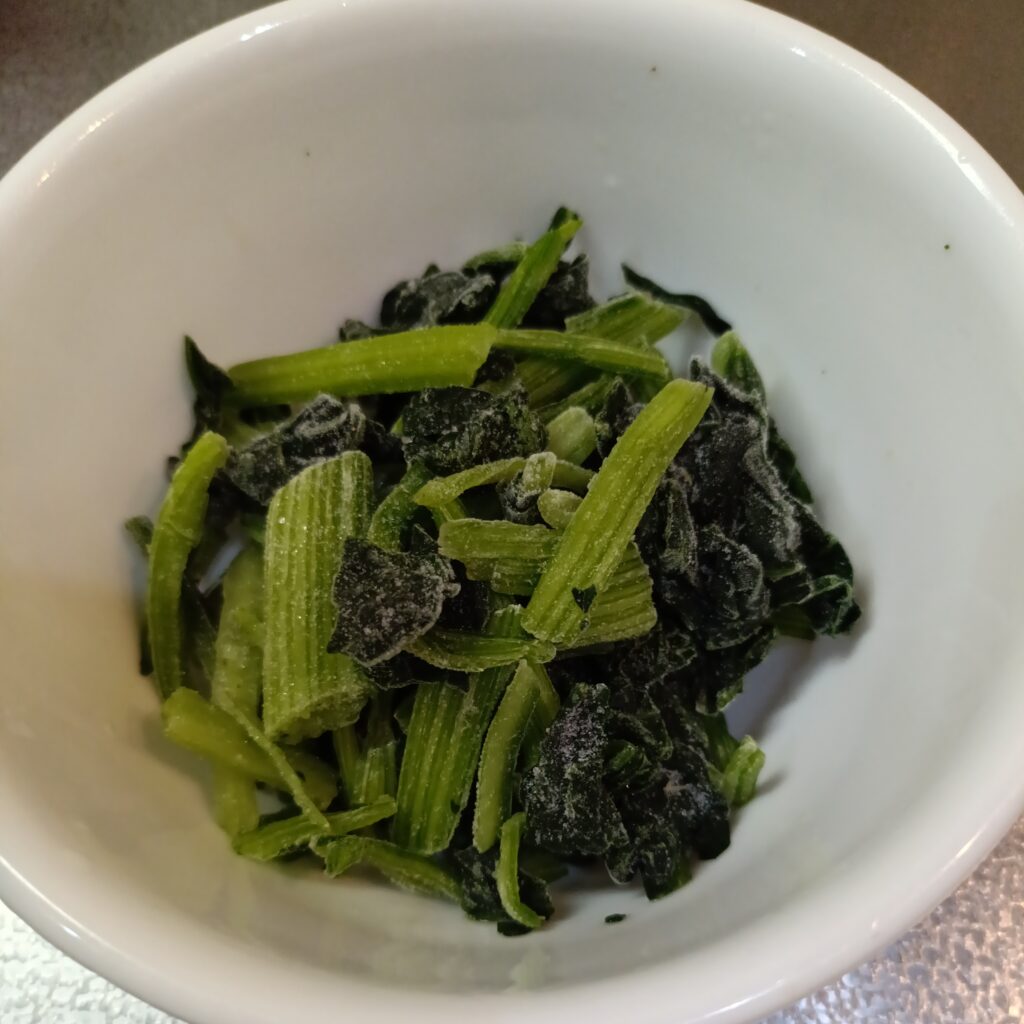 冷凍のままのほうれん草